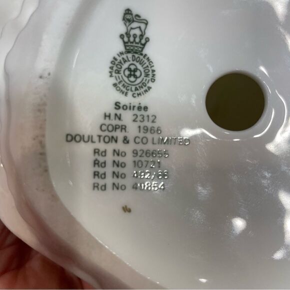 Vintage Royal Doulton HN2312 "Soiree" Bone China Figurine (512286H) 1967s - Picture 11 of 11